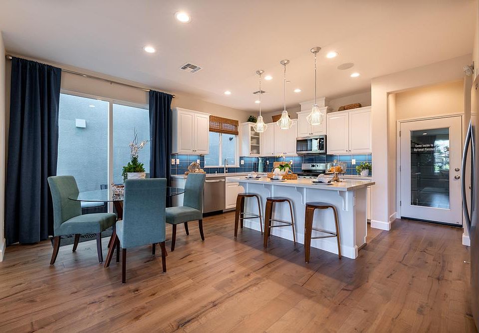 The Sycamore - Dining Kitchen Combo