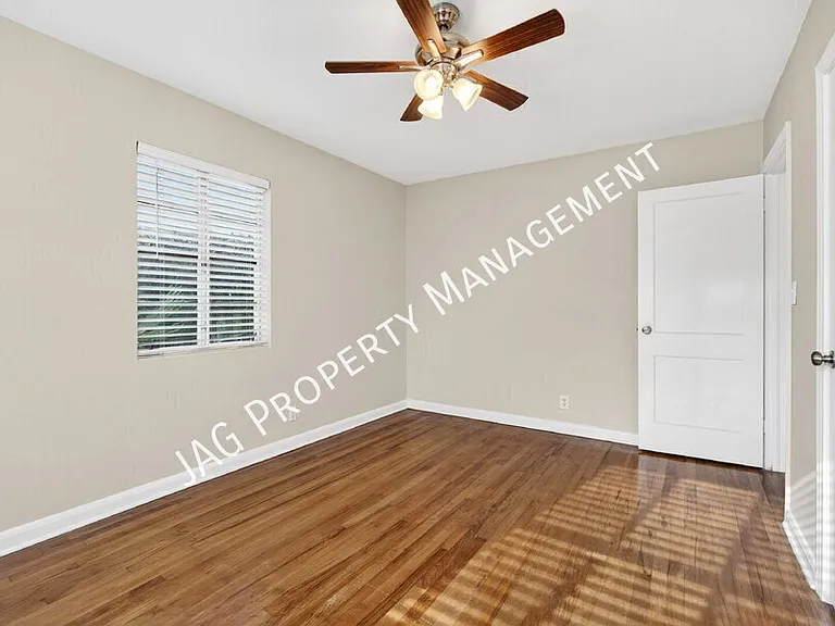 2761 Saint Johns Ave #3 — Photo 9