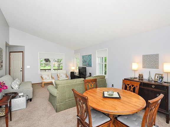 4th image of 5755 Smithtown Cir