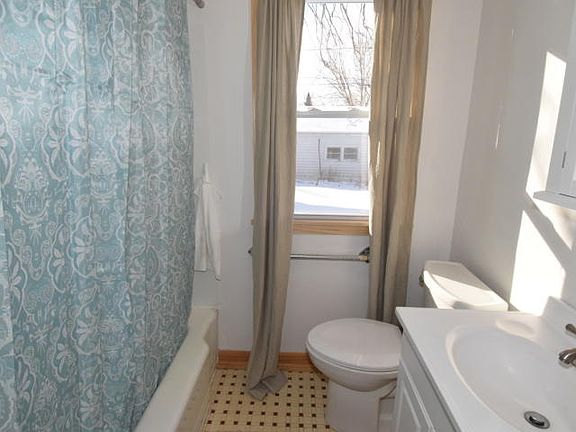 5th image of 1319 Mackinac Ave