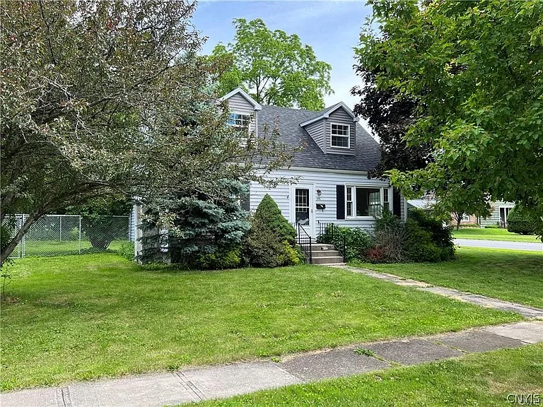 202 Elm St — Photo 1