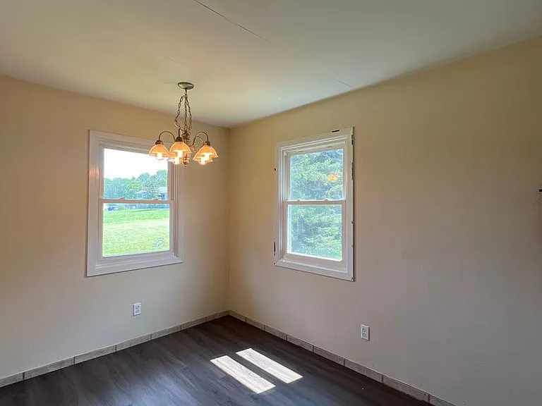 704 Torrey Ln — Photo 8