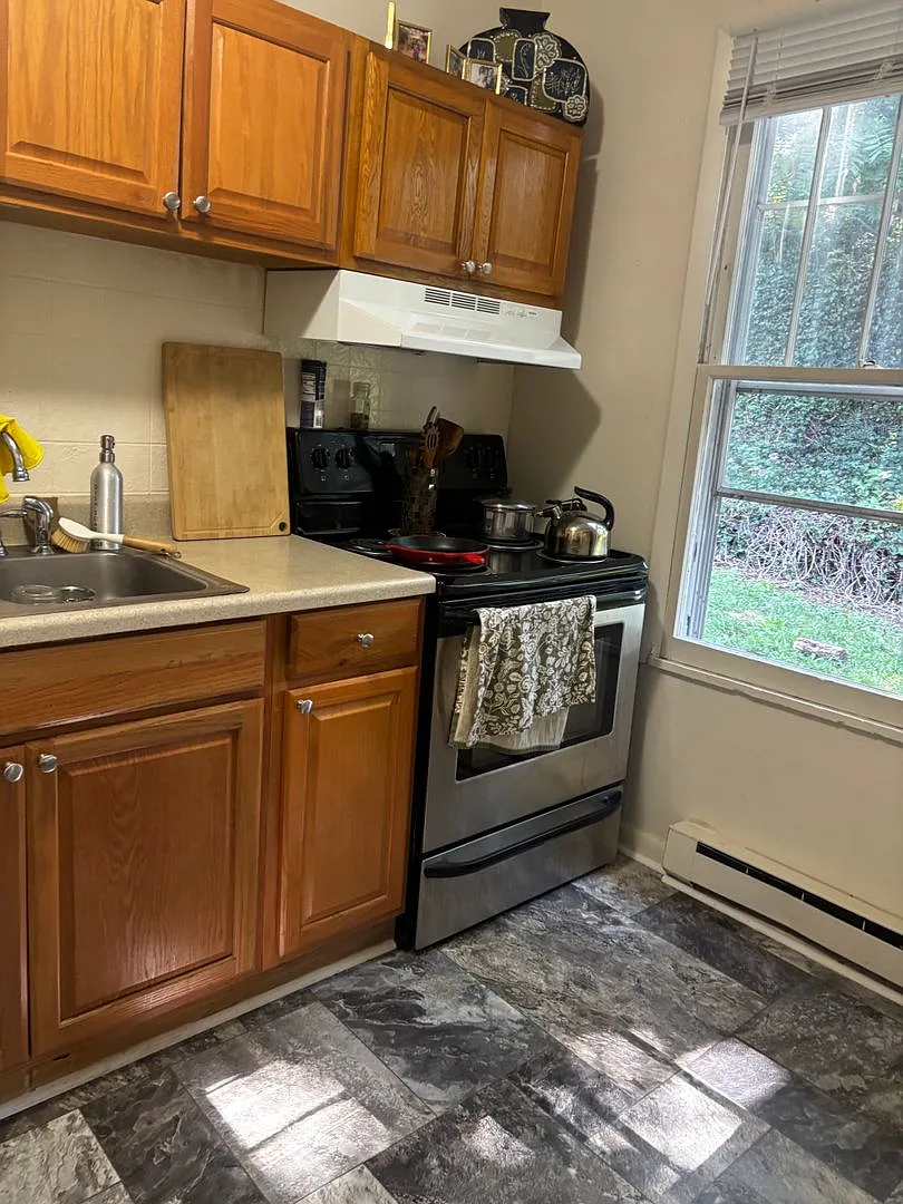 963 West Beverley Street — Photo 1