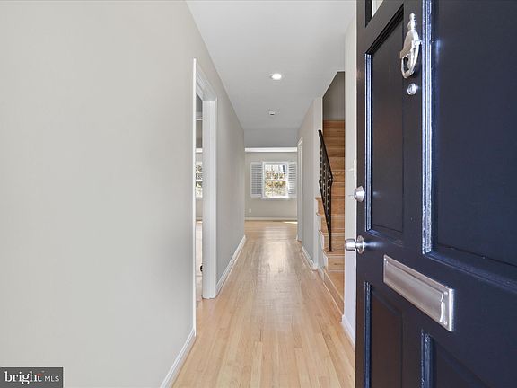 4th image of 1546 Westmoreland St