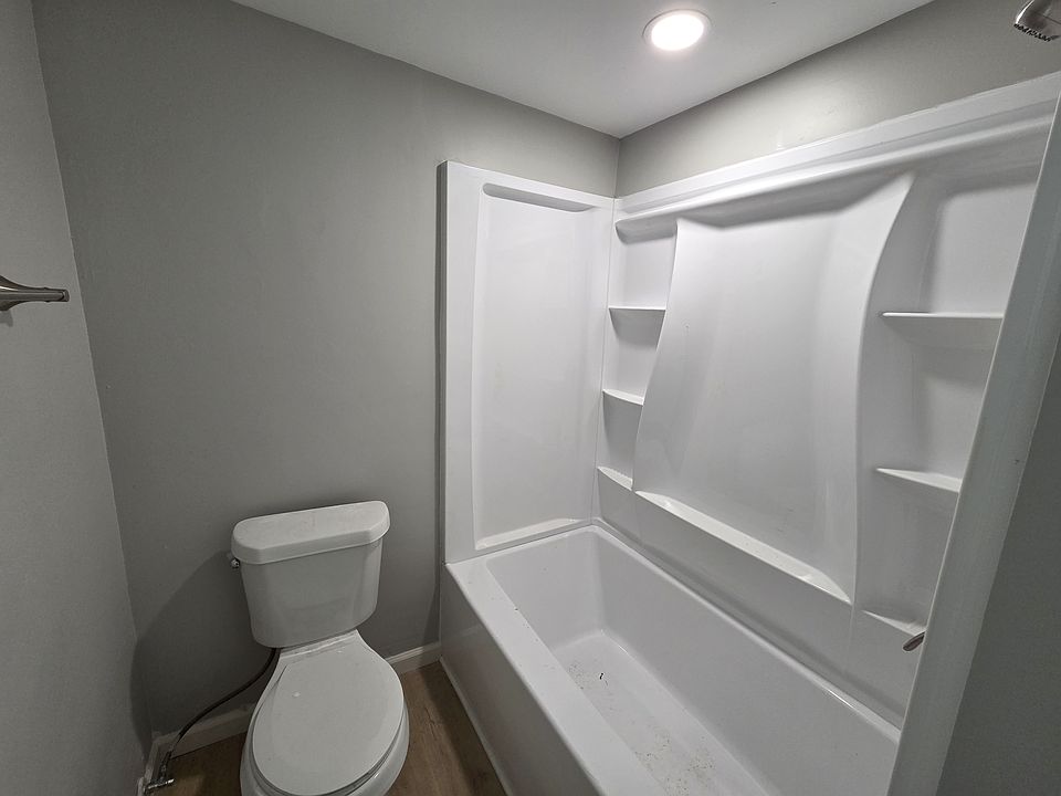 2nd image of 950 Corliss Ave