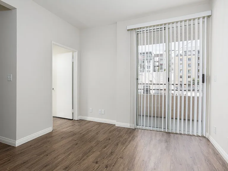 11037 Hartsook St #105 — Photo 13