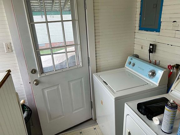 2nd image of 802 N Johnson St