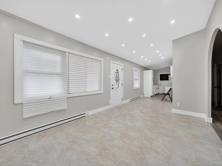 11 Edward Ave — Photo 4