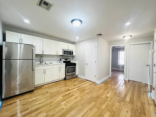 Rented by Pear NYC LLC | media 4