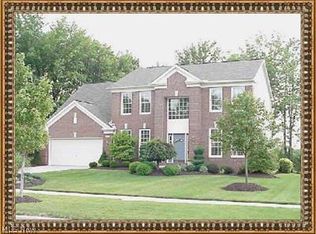 19074 Walnut Dr, Strongsville, OH