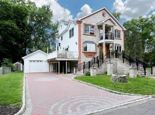 2 Waterway Rd, Wayne, NJ 07470