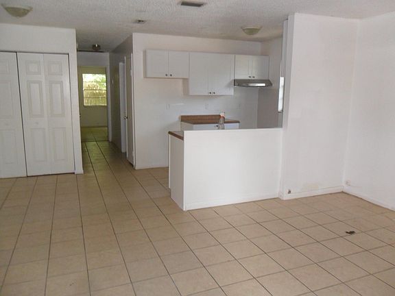 4th image of 9214 N 13th St APT B