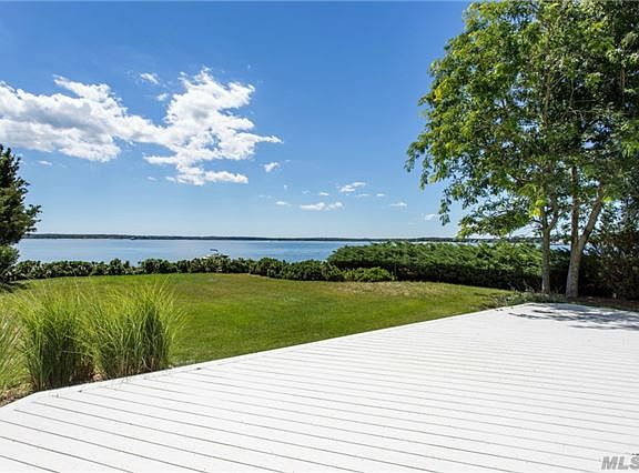4th image of 527 Peconic Bay Blvd