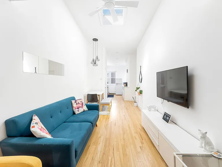 120 Monroe St #3L — Photo 7