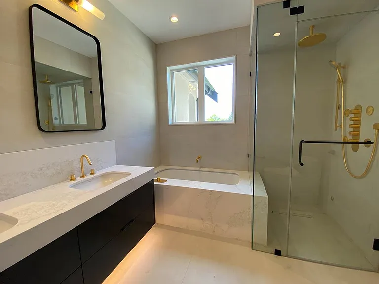 1368 W 43rd Ave #UPPER — Photo 32