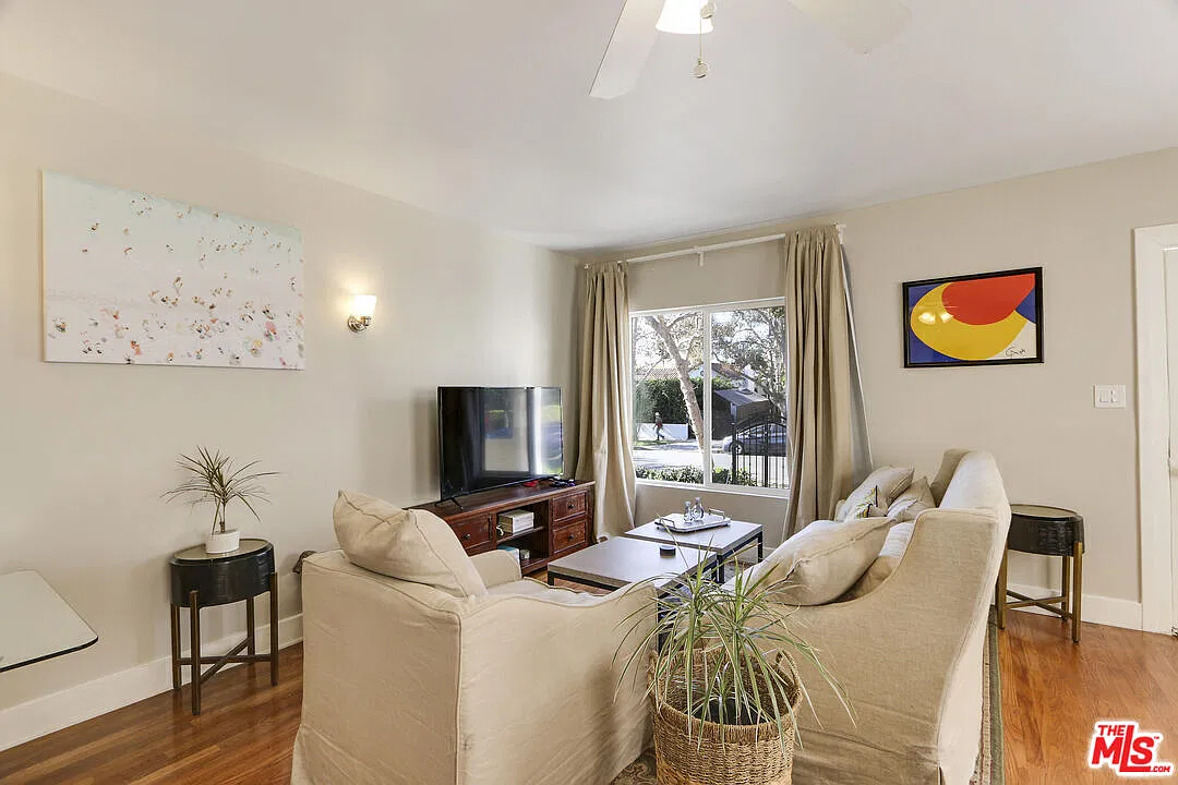 2 bed, 2.0 bath, 1000 sqft, $3,600 — Photo 2