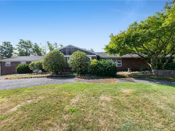 4210 Locust Dr, Schnecksville, PA 18078