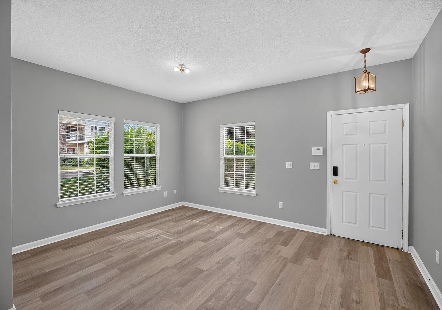 End Unit Townhome — Photo 4