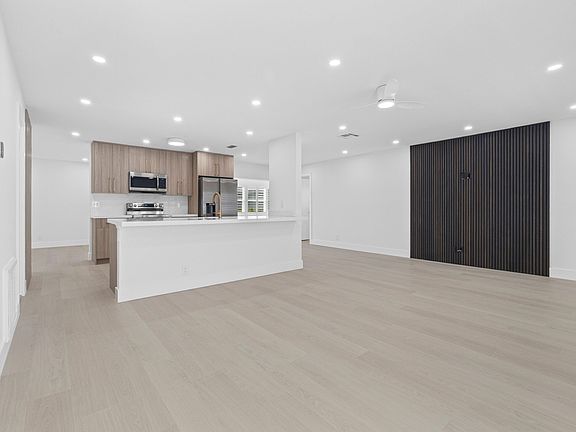 4th image of 1304 SW 23rd Street