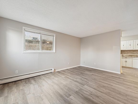 3rd image of 310 Lawson Ave E