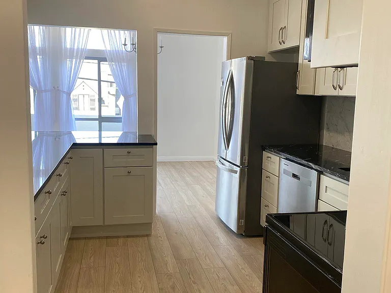 511 San Vicente Blvd #204 — Photo 4