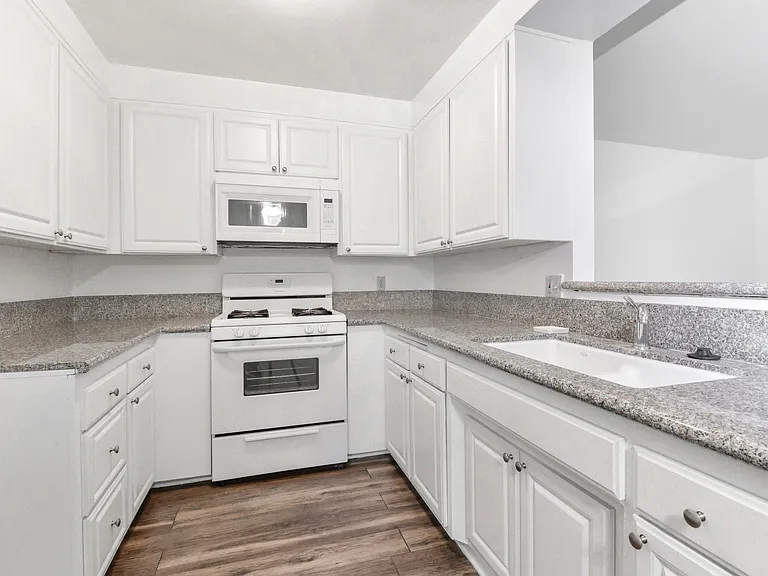 1799 N Hollywood Way #C — Photo 9
