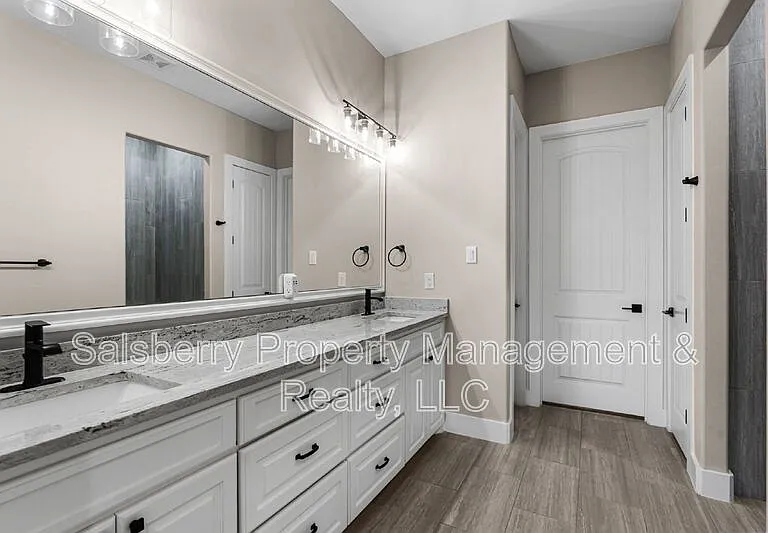 121 Cedar Ln — Photo 16