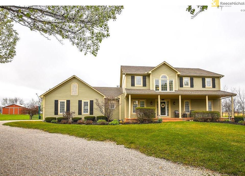 1.5 Story on 15 acres includes barn and ingound pool