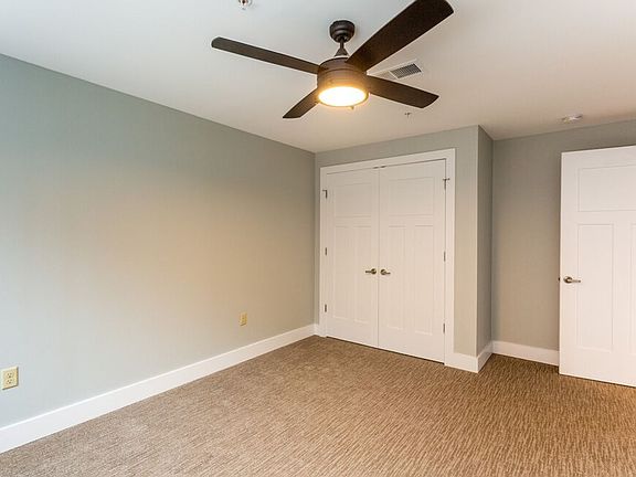 4th image of 445-49 S Salina St #506