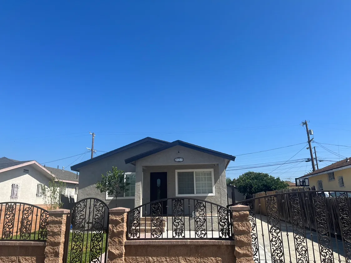 Studio, 700 sqft, $1,500 — Photo 1