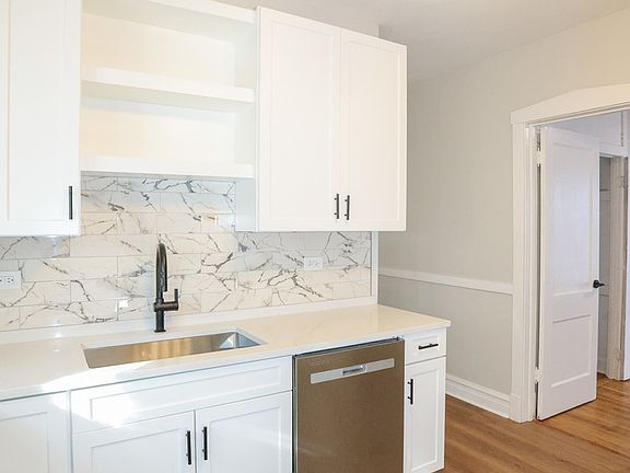 5th image of 5338 W Montrose Ave