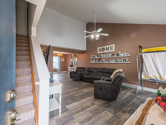 4th image of 141 Lantern Chase Dr