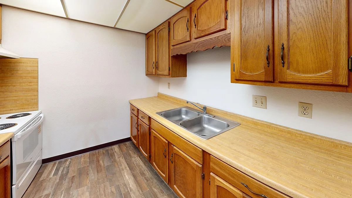 Building Photo - 1624 E Gateway Cir S