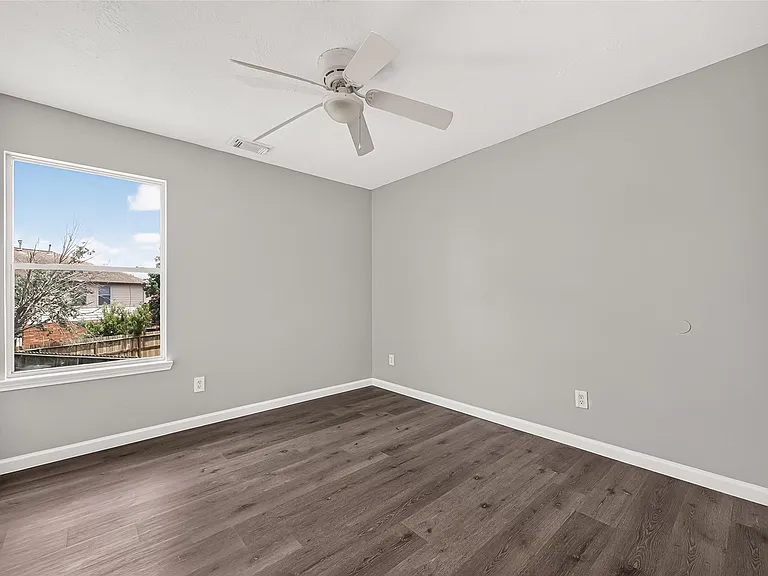 19451 Nasworthy Dr — Photo 37