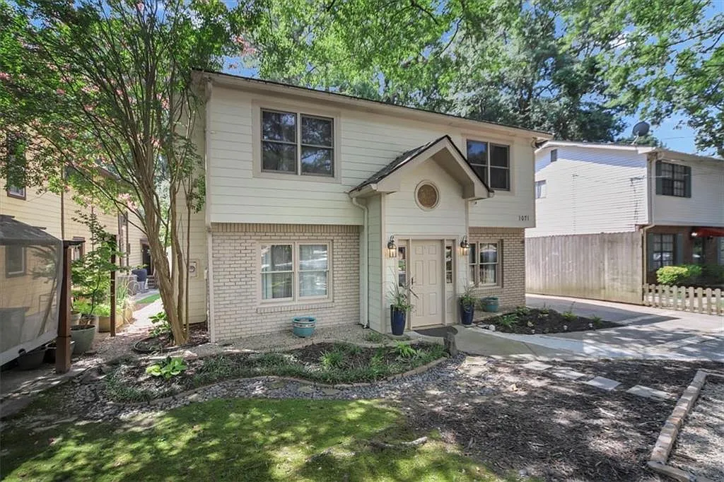 3 bed, 2.5 bath, 1562 sqft, $5,500 — Photo 2