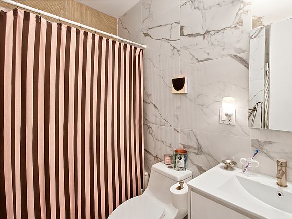 4th image of 226 Moffat St #2F