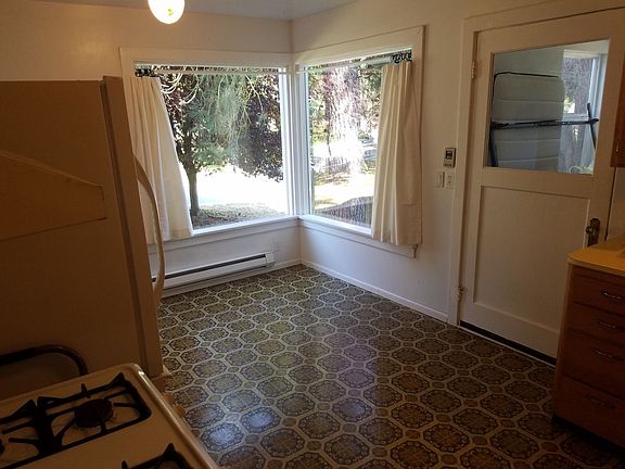 3rd image of 1352 E Shoreview Dr