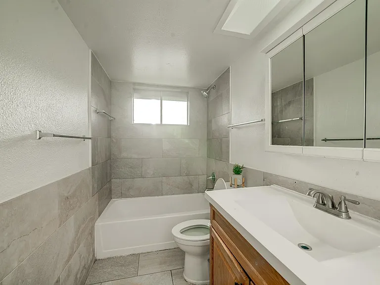 6331 Oaknut Dr — Photo 12