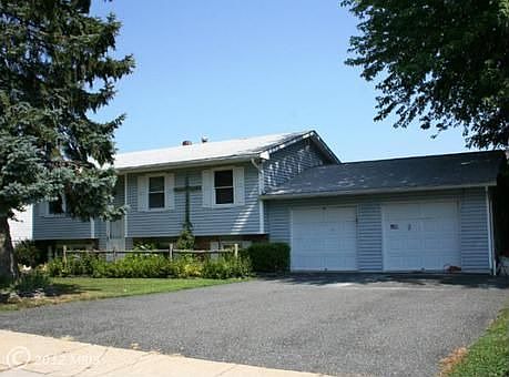 1st image of 900 Yvette Dr