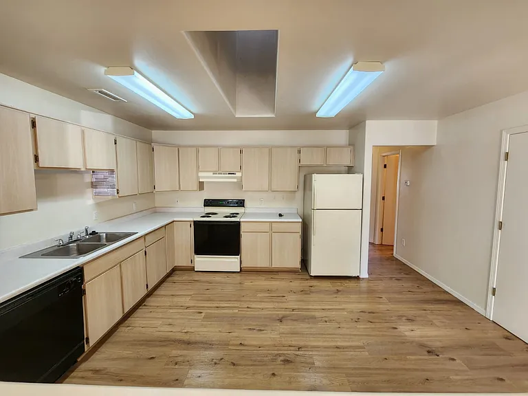 4581 McClintock Cir #B — Photo 5