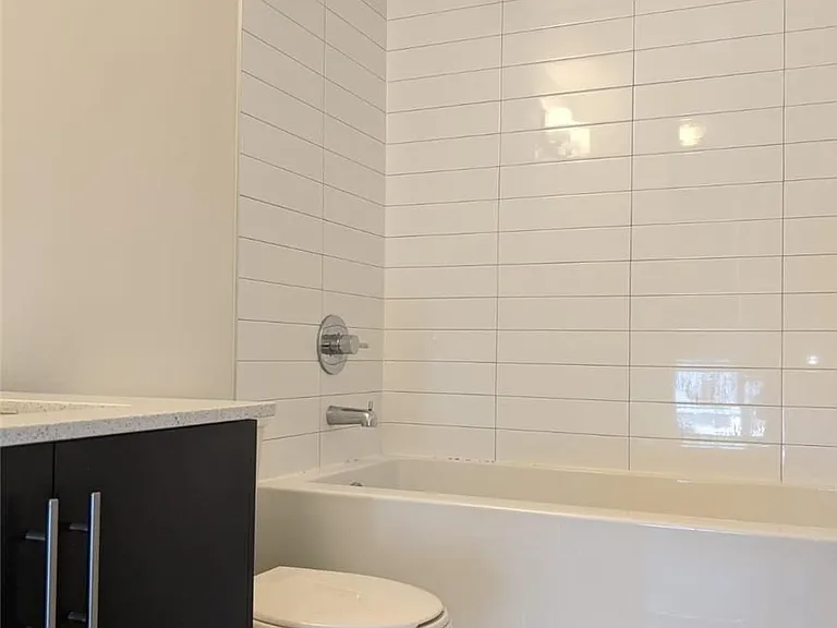 460 Adelaide St E #633 — Photo 13