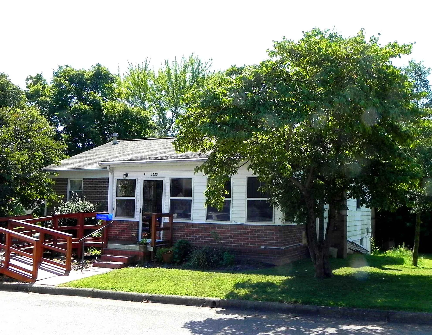 1525 Humboldt St photo 1