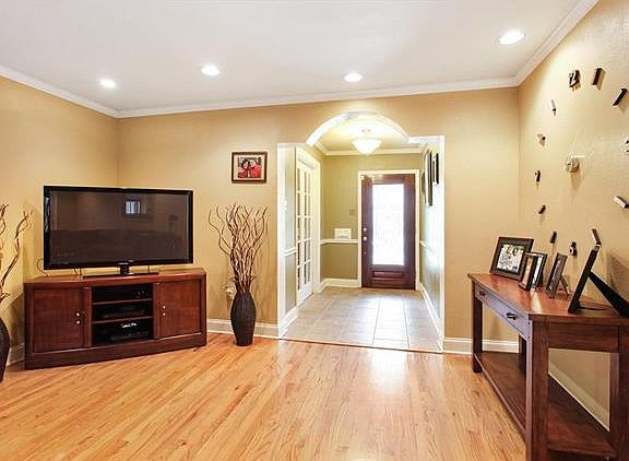 3rd image of 3801 S Inwood Ave