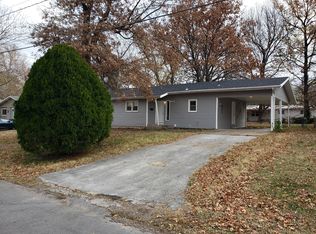 1334 S Airwood Dr, Springfield, MO 65804