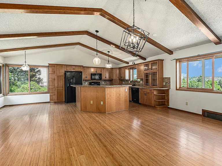 930 Point Of The Pines Dr — Photo 5