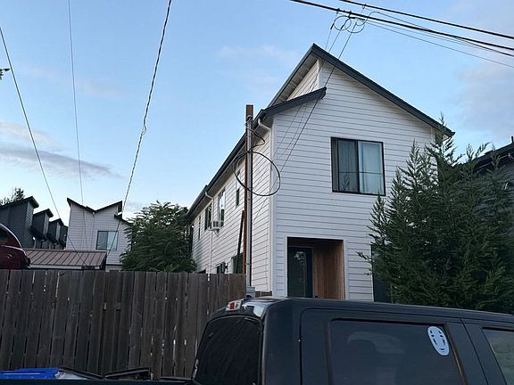 3rd image of 12063 SE Oak St