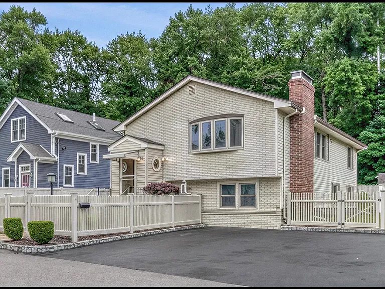 43 Deerfield Ave #43 — Photo 22
