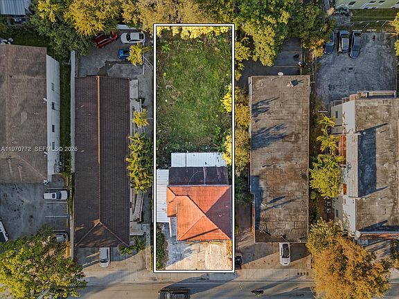 3rd image of 937 SW 7th St