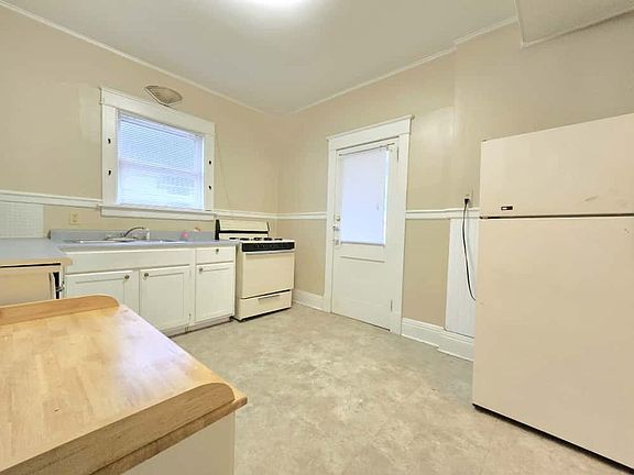 4th image of 218 E Navarre St #1