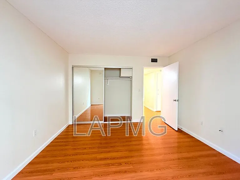 1059 Western Ave #1 — Photo 14